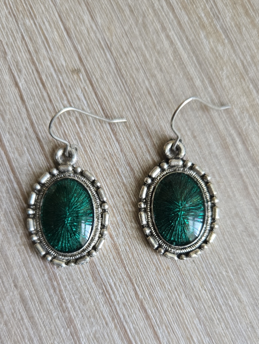 Source Unknown Silver-Tone Emerald Green Oval Drop Earrings - Picture 1 of 3